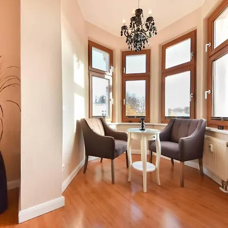 Kaisers Vis A Vis - 08 Lägenhet