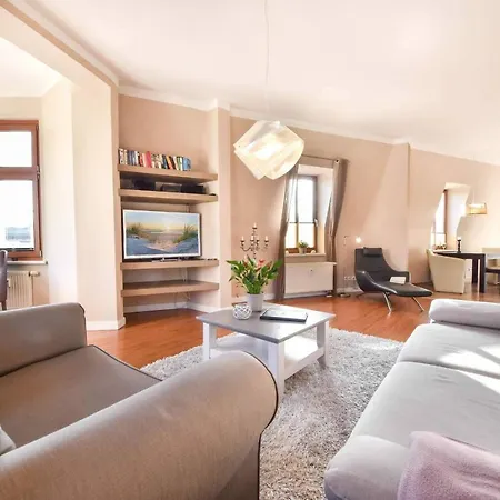 Kaisers Vis A Vis - 08 Lägenhet