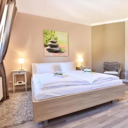 Kaisers Vis A Vis - 08 Lägenhet *